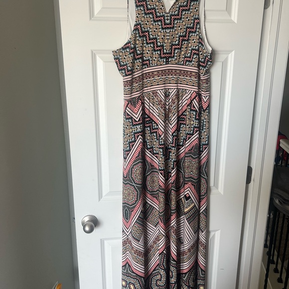 Geometric Patterned Maxi Dress - Picture 2 of 3